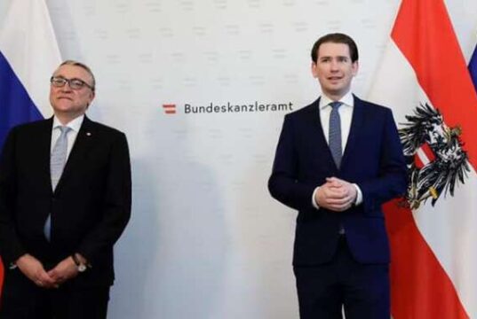 Draghi indietro, Kurz avanti come Orbàn: ordinati un milione di vaccini Sputnik V