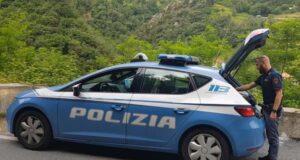 Minaccia di accoltellare cane e padrona: 81enne denunciato