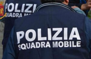 Presunti autori di due rapine e scippo arrestati dalla polizia polizia squadra mobile generica