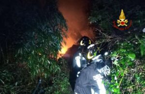 Incendio doloso sul sentiero di Poggio, diversi inneschi attivi Incendio doloso sul sentiero di Poggio, diversi inneschi attivi