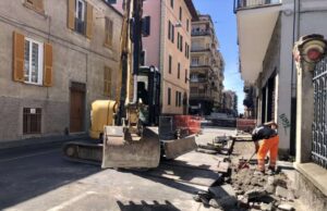 Chiavari, lavori sui marciapiedi in Via Cesare Battisti