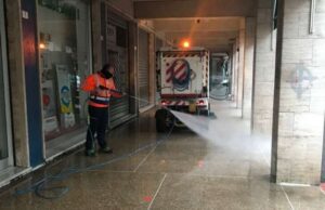Lavaggio aggiuntivo di marciapiedi e porticati a Recco
