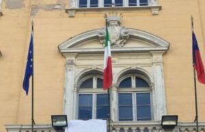 Un lenzuolo contro la mafia ad Alassio Un lenzuolo contro la mafia ad Alassio