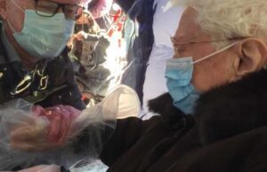 Da oggi riabbracci nelle Rsa, Costa: promessa mantenuta dal Governo