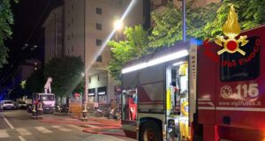 Incendio in cortile case Iacp, VVF fanno uscire residenti