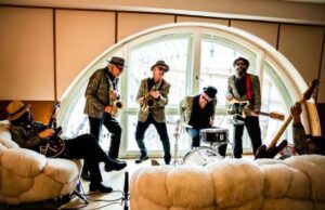 Al cinema America Extraliscio Punk da balera Al cinema America Extraliscio Punk da balera