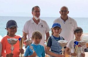 Incetta di coppe per i velisti Optimist del Varazze Incetta di coppe per i velisti Optimist del Varazze