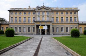 Festa popolare a Villa Bombrini Il prossimo venerdì 5 luglio, alle ore 12.00, in largo Tolentino (ingresso nord dell’Istituto Gaslini, area di fronte al padiglione 20), si terrà l’inaugurazione ufficiale delle operazioni di demolizione dell’edificio della Scuola Professionale