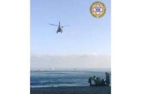 Varigotti, cade dalla scogliera sulla spiaggia: interviene Grifo