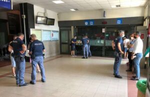 Alassio, pattuglione in stazione e contingentamento degli accessi al molo