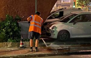Lavaggio e igienizzazione dei marciapiedi nel centro di Recco