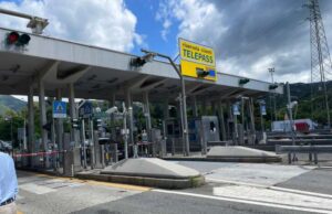 Autostrade per l’Italia, in Liguria tornano i pedaggi a tariffe piene Cerca di eludere controllo della Polizia al casello di Rapallo ma è ricercato