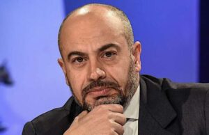 Lunedì 19 luglio Italexit Liguria di Paragone sotto la Prefettura Paragone oggi a Genova all’incontro di Italexit contro la guerra