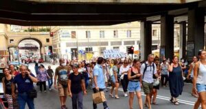 Alle 18.00 Manifestazione in 110 città italiane contro il green pass