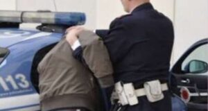 Minacce e insulti agli agenti: 47enne arrestato
