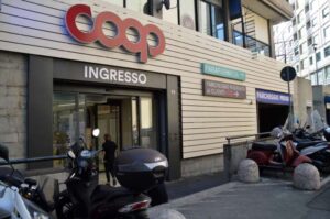 Riapre oggi la Coop di Piccapietra