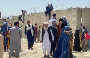 Kabul in bilico: 30 morti oggi nella fuga per la vita. Aeroporto assediato dai talebani