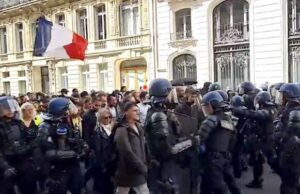 Green pass, in Francia manifestazione per il quarto sabato di fila | Diretta Green pass, in Francia manifestazione per il quarto sabato di fila | Diretta