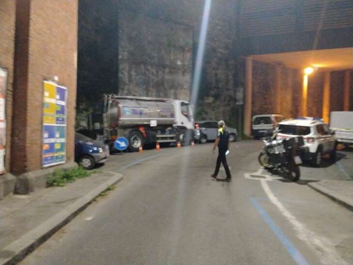 Interruzione idrica in centro a Genova, posizionate autobotti