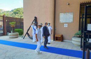 Il prefetto di Savona visita la sede della Guardia costiera Il prefetto di Savona visita la sede della guardia costiera