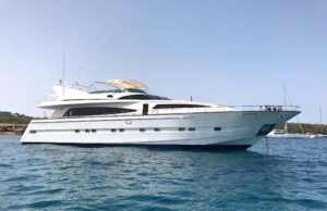 Yacht di Ferrero vicino a Pianosa, multato per 700 euro Yacht di Ferrero vicino a Pianosa, multato per 700 euro