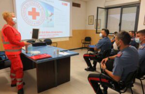 Gli istruttori della Croce Rossa addestrano i carabinieri Gli istruttori della Croce Rossa addestrano i Carabinieri