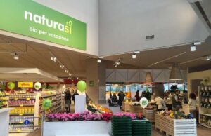 NaturaSì fa tamponi ai dipendenti non vaccinati. La scomunica di Burioni NaturaSì fa tamponi gratis ai dipendenti non vaccinati. La scomunica di Burioni