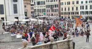 Fridays for future, quasi 500 giovani in piazza a Genova