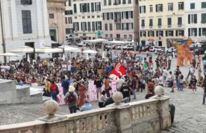 Multati organizzatori di Fridays for Future Genova per la musica | Video Fridays for future, quasi 500 giovani in piazza a Genova