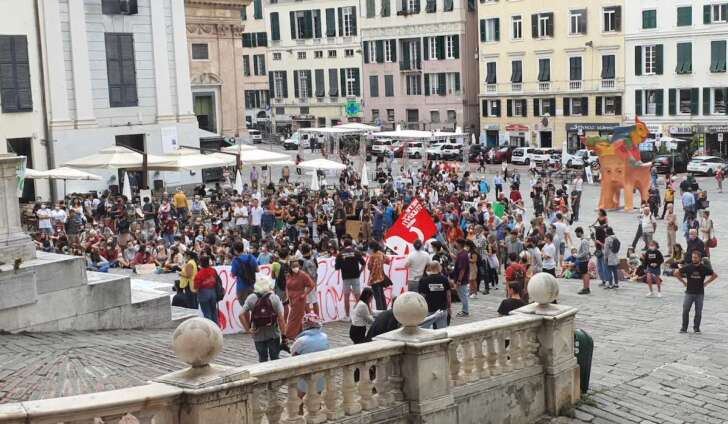 Fridays for future, quasi 500 giovani in piazza a Genova