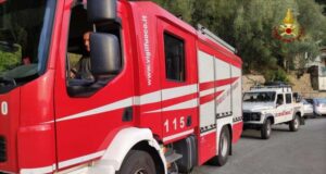 Furgone a fuoco a Molassana, fiamme spente dai VVF