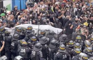 No Green pass in Francia, tensioni alle manifestazioni di Parigi | Video No green pass in Francia, tensioni alle manifestazioni di Parigi
