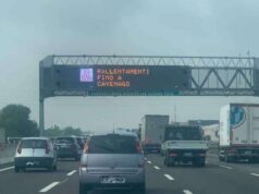 Protesta dei camionisti, in appoggio anche furgoni e auto | Video e foto