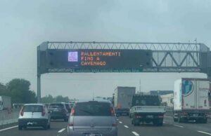 Protesta dei camionisti, in appoggio anche furgoni e auto | Video e foto