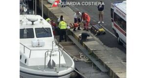 Francese in barca a vela soccorso a Vernazza dalla Guardia Costiera