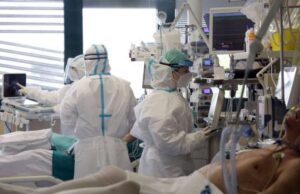 Malati Covid: la pillola molnupiravir dimezza ricoveri e decessi