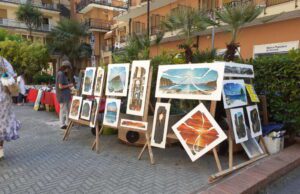 A Loano torna il mercato dell’antiquariato A Loano torna il mercato dell'antiquariato