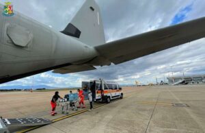 C-130 militare trasporta neonato da Cagliari a Genova C-130 militare trasporta neonato da Cagliari a Genova