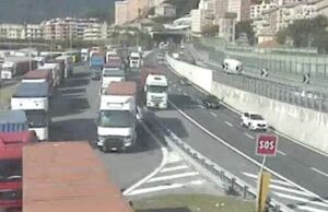 Sciopero in porto a Pra’, caos ponente Genova e in A10 Problemi software al Porto di Pra': code e difficoltà di accesso