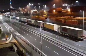 Proseguono nella notte i blocchi ai varchi per l’accesso al Porto di Genova Riaperto il varco Etiopia: traffico in tilt a Genova, code e disagi