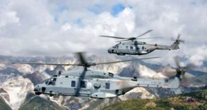 Elicottero della Marina Militare collabora nel salvataggio di un disperso