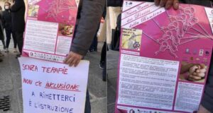 I genitori bambini disabili in piazza sotto la Regione