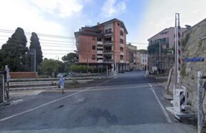 Passaggio a livello di Pontetto guasto, ritardi per tutti i treni Passaggio a livello di Pontetto guasto, ritardi per tutti i treni