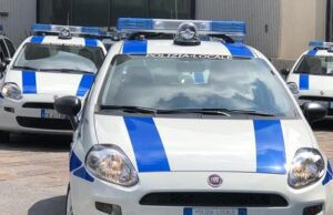 Fuggito dopo incidente alla Foce, 22enne rintracciato dalla Polizia locale Genovese ruba cellulare a bengalese ed aggredisce agenti della polizia locale