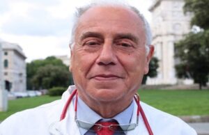 Medico contrario a vaccino e sospeso: medicina ha trave negli occhi