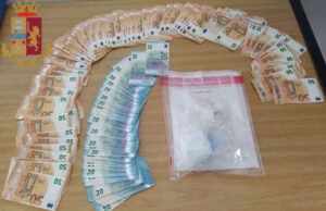 Genovese pusher nascondeva la coca e l’eroina nel volante Genovese pusher nascondeva la coca e l’eroina nel volante