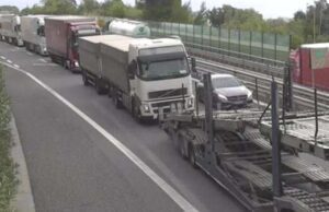 A6, incidente autocarro. Tratto chiuso e poi riaperto A6, incidente autocarro. Tratto chiuso e poi riaperto