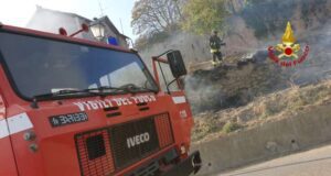 Incendio a Savona vicino a casa di riposo, fiamme spente dai VVF