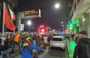 Corteo No green pass partito con destinazione piazza Rossetti