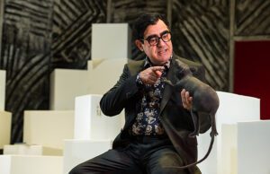 Al Teatro Duse di Genova in scena Elio Al Teatro Duse di Genova in scena Elio